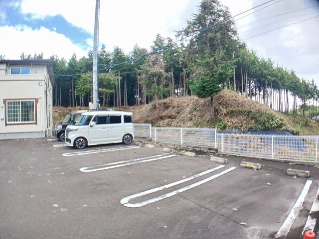 【相馬郡新地町駒ケ嶺のアパートの駐車場】