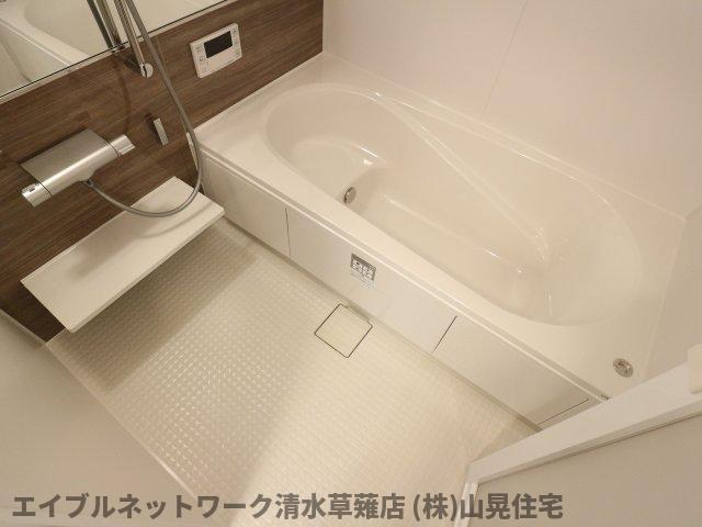 バス・シャワールーム　ゆったり過ごせるお風呂です