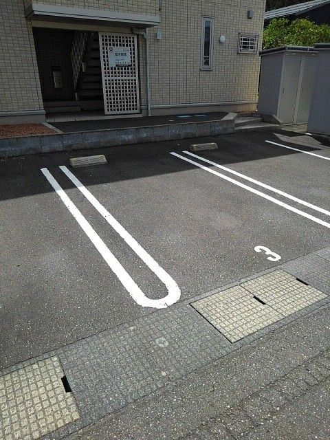 【アン・アロールの駐車場】