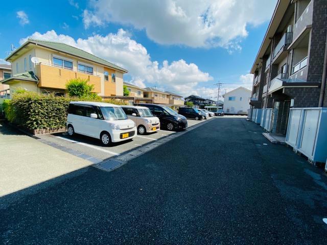 【熊本市東区花立のマンションの駐車場】