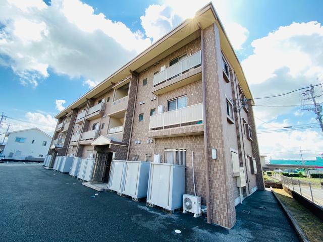 熊本市東区花立のマンションの建物外観