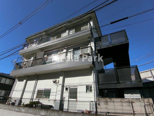 【川崎市宮前区野川本町のマンションの建物外観】