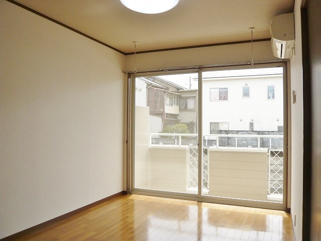 エスポワール駅西の居間写真