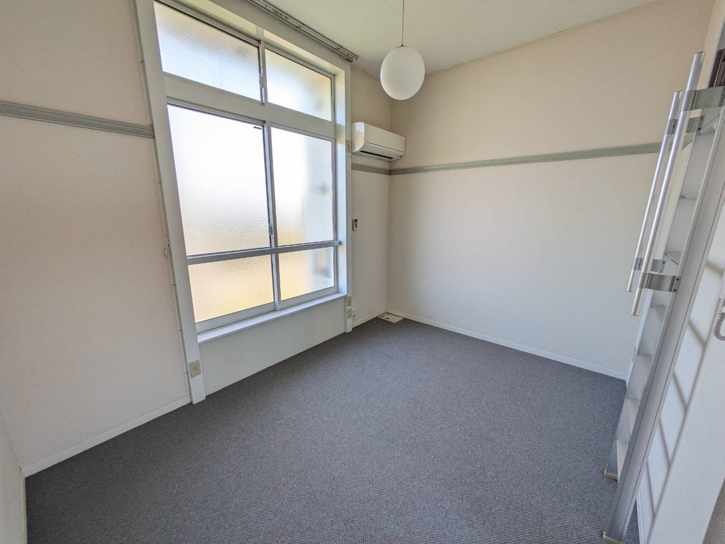 居室・リビング　床クッションフロアに変更。