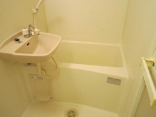 バス・シャワールーム　バス、トイレ別です。