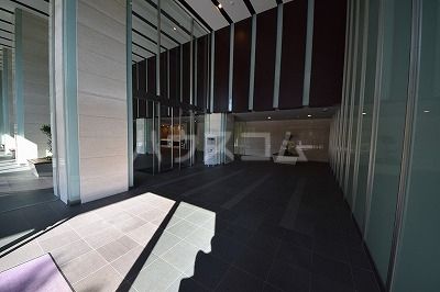 【大阪市福島区鷺洲のマンションのロビー】