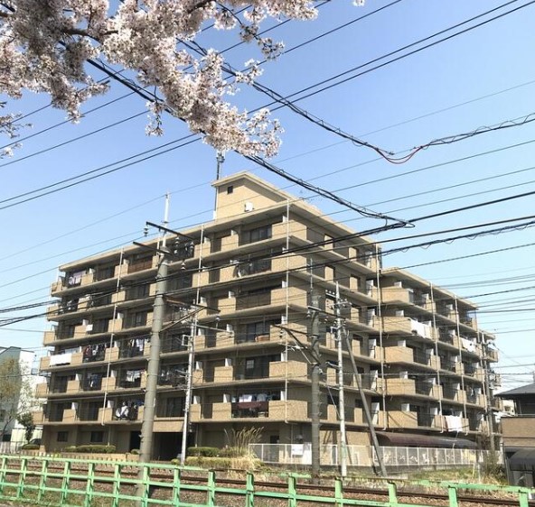 相模原市緑区東橋本のマンションの建物外観