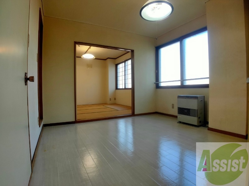 居室・リビング　７帖のダイニングキッチン。くつろげるお部屋ですね。