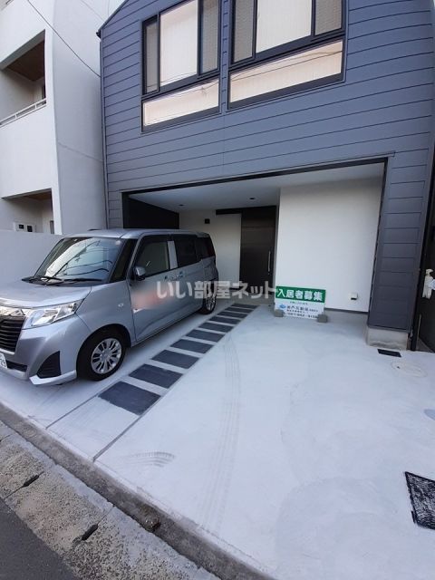 【昭和町戸建の駐車場】