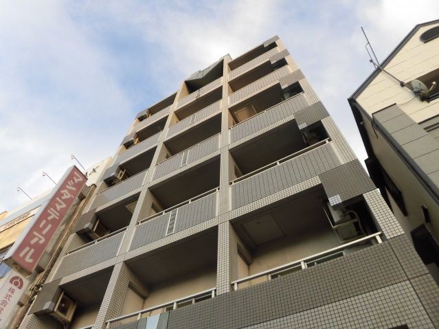 【広島市南区比治山本町のマンションの建物外観】