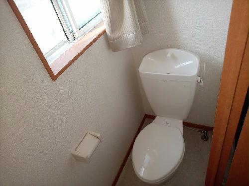 トイレ　２階の部屋のみ窓有り