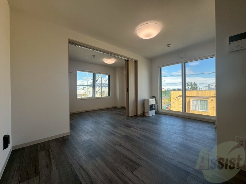 居室・リビング　広くてキレイなお部屋が広がっていて、充実した生活が送れそう。