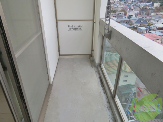 バルコニー　バルコニーは広さが有りますので、気分転換も出来そうですね。