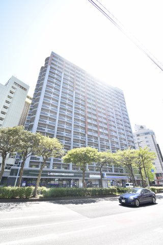 ロイヤルコンフォート渡辺通の建物外観