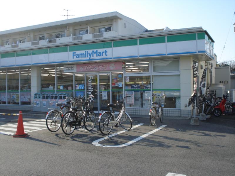 コンビニ　ファミリーマート 松江西川津店（コンビニ）まで440m