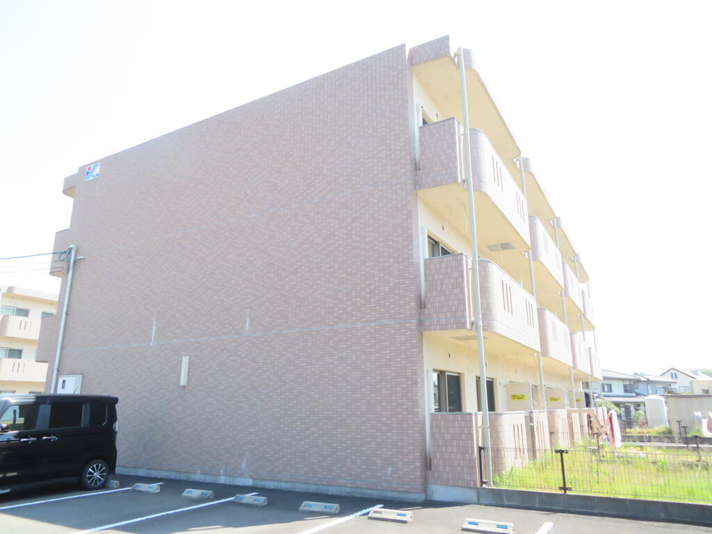 津山市高野山西のマンションの建物外観
