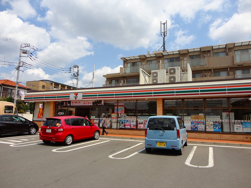 コンビニ　セブンイレブン（コンビニ）まで272m