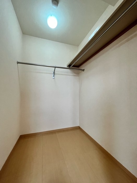 収納　奥行きのあるウォークインクローゼット！