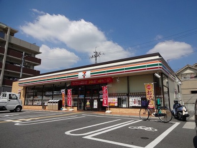 コンビニ　セブンイレブン柏原上市4丁目店（コンビニ）まで570m