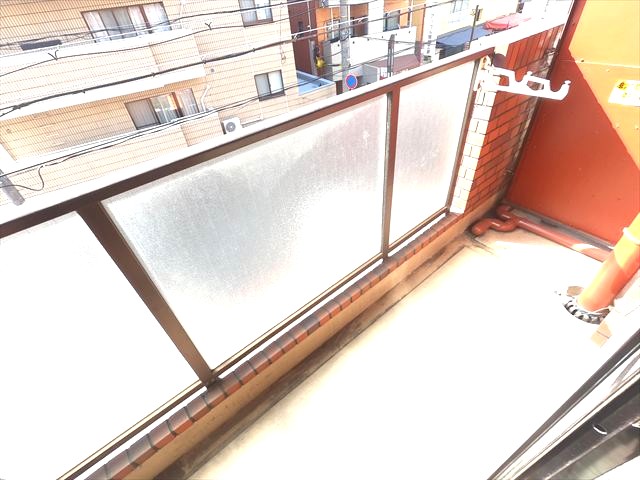 バルコニー　日当たりのいいバルコニーです。