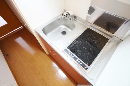 キッチン　２口のラジエントヒーターコンロです♪お手入れもしやすい♪