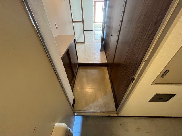 玄関　二葉レヂデンス