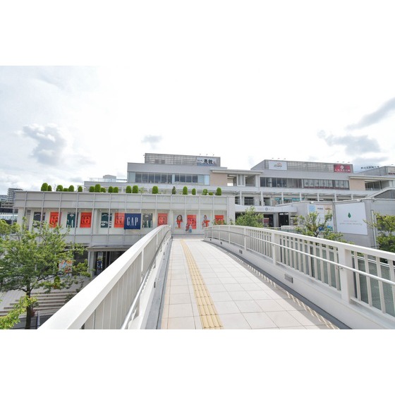 ショッピングセンター　星が丘テラス（ショッピングセンター）まで400m