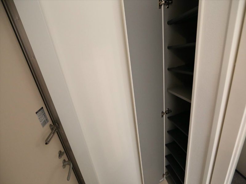 玄関　玄関　シューズボックス付（収納充実してます）