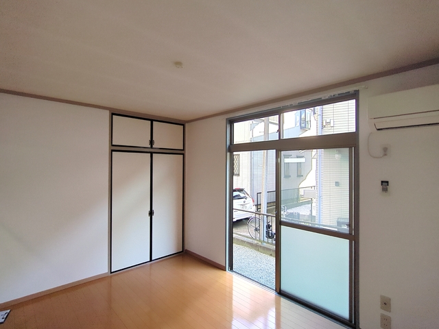 居室・リビング　★窓が大きいので換気がしやすい★