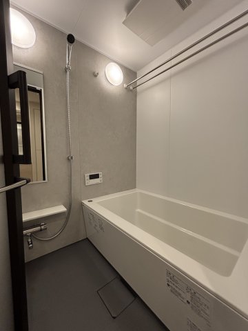 バス・シャワールーム　浴室乾燥機付きバスルーム