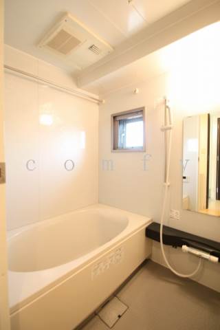 バス・シャワールーム　浴室乾燥機付きバスルーム