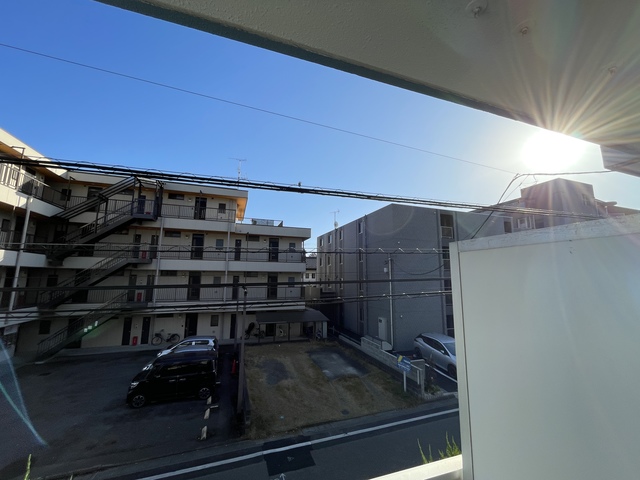 眺望　バルコニーからの眺めです♪圧迫感はありません！