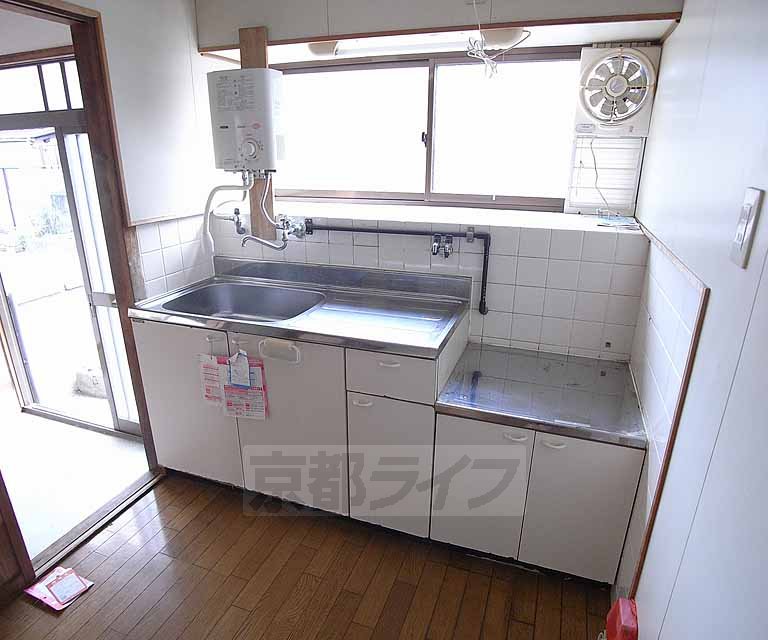 キッチン　２口コンロ設置可！調理スペースも確保！