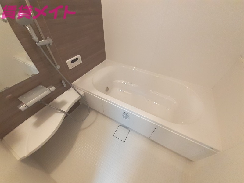 バス・シャワールーム　同物件別部屋のお写真です。