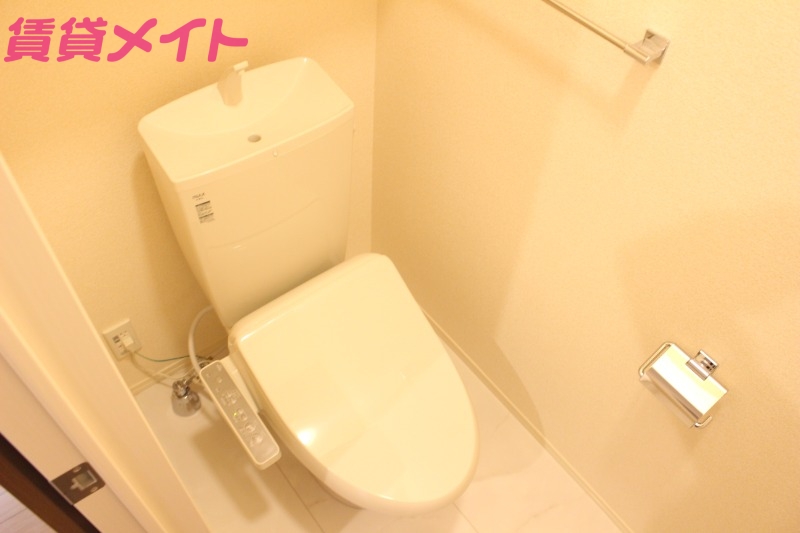 トイレ　同物件別部屋のお写真です。