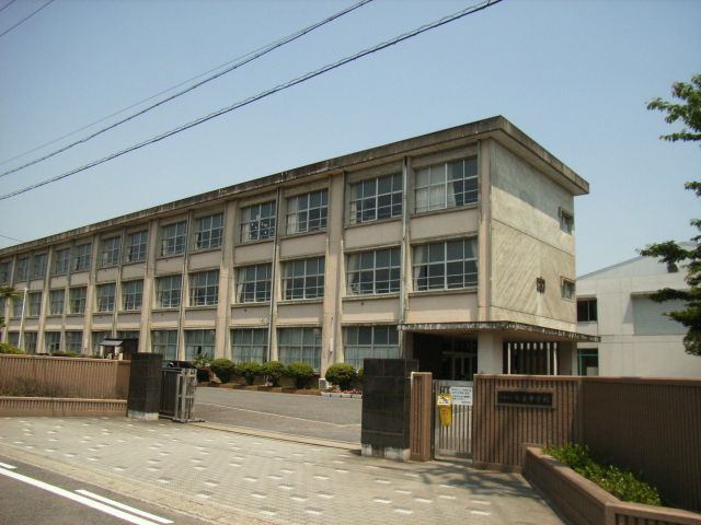 中学校　江南市立布袋中学校（中学校）まで815m