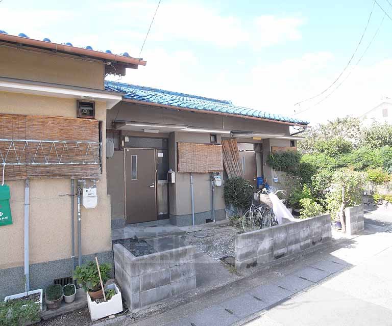 建物外観　連棟の貸家です。