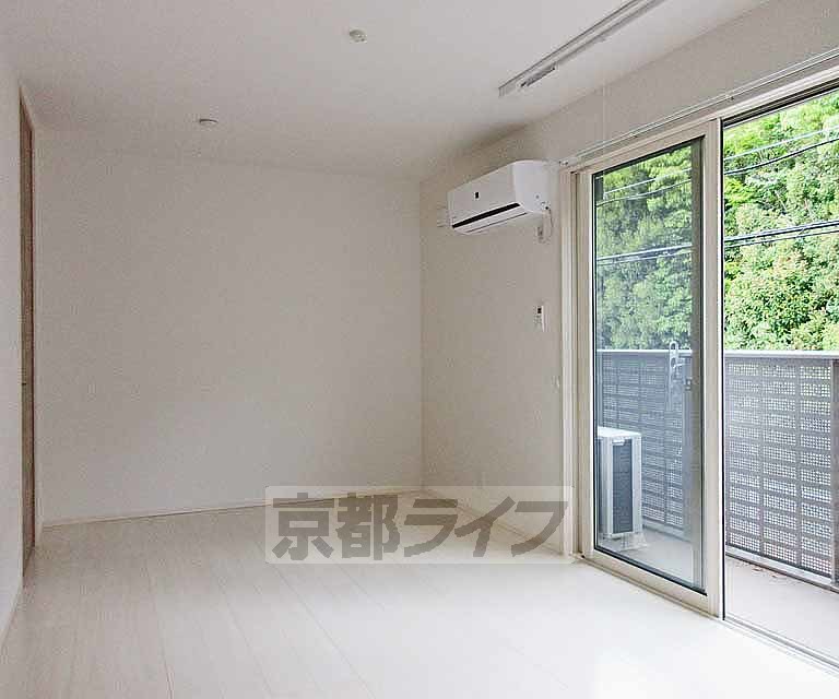 居室・リビング　白基調のお部屋です