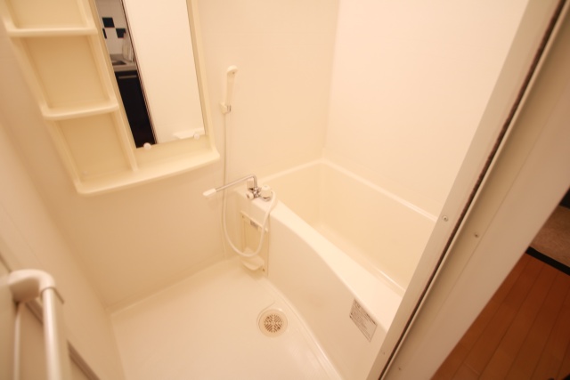 バス・シャワールーム　※別室の参考写真の為、現況優先です。