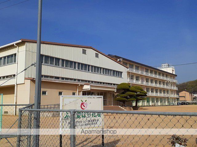 小学校　加茂小学校（小学校）まで1600m