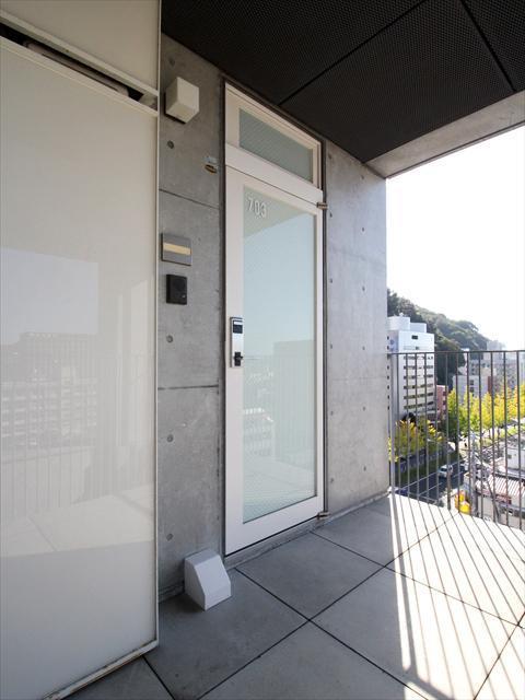 その他　松山市平和通　グラスパティオ　玄関