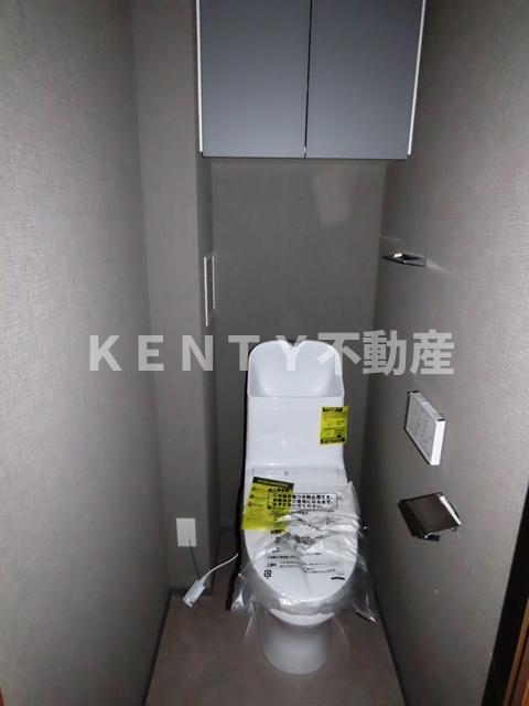 トイレ　落ち着いた色調のトイレです