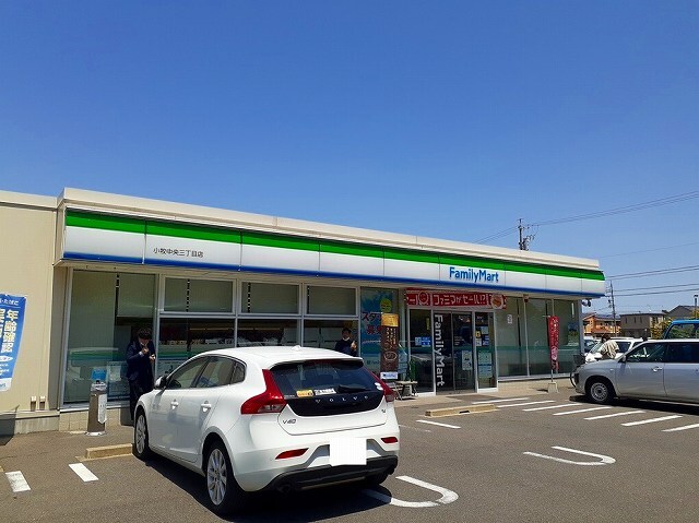 コンビニ　ファミリーマート　中央３丁目店（コンビニ）まで650m