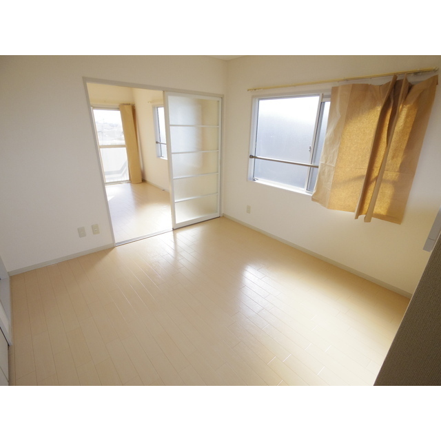 居室・リビング　リノベーション前の画像です