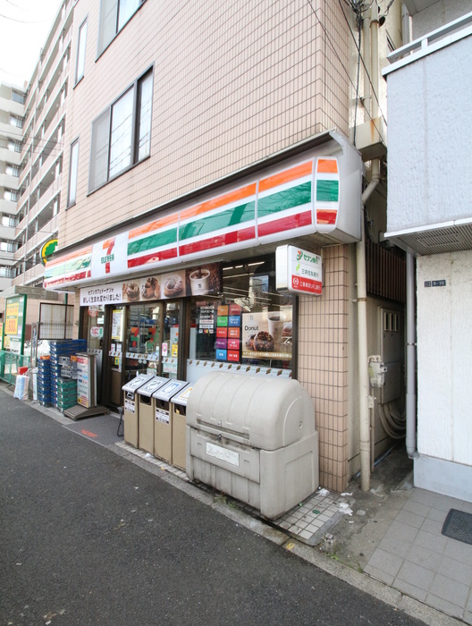 コンビニ　セブンイレブン（コンビニ）まで129m