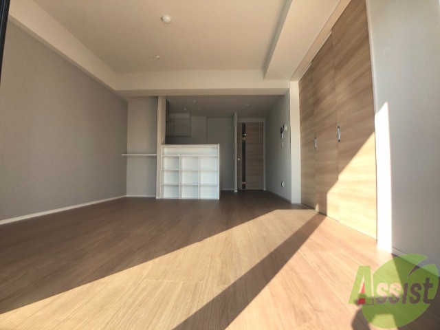 居室・リビング　リビングです。広くて、とても明るい間取りです。