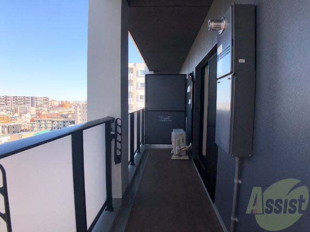 バルコニー　バルコニーです。床が木目調でキレイ。素敵です。