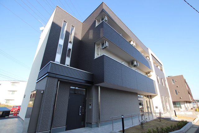 建物外観　ひとり暮らしの防犯に安心のオートロック