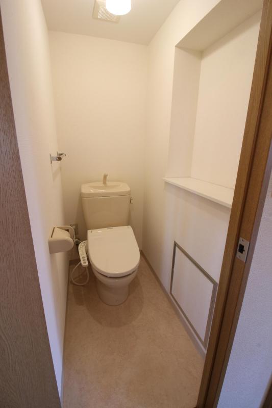 トイレ　温水洗浄便座トイレ