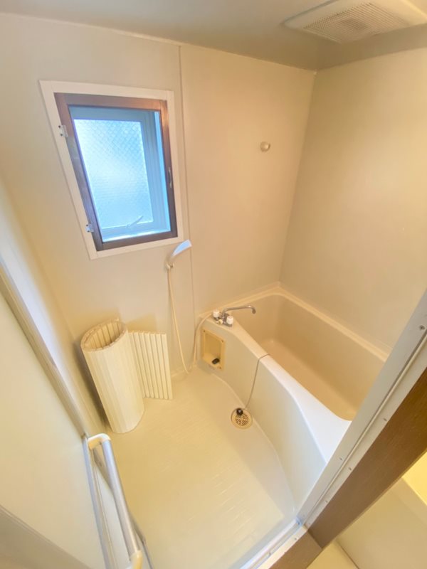 バス・シャワールーム　※別部屋の写真となります
